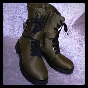 Lace up Olive green boots with Zipper